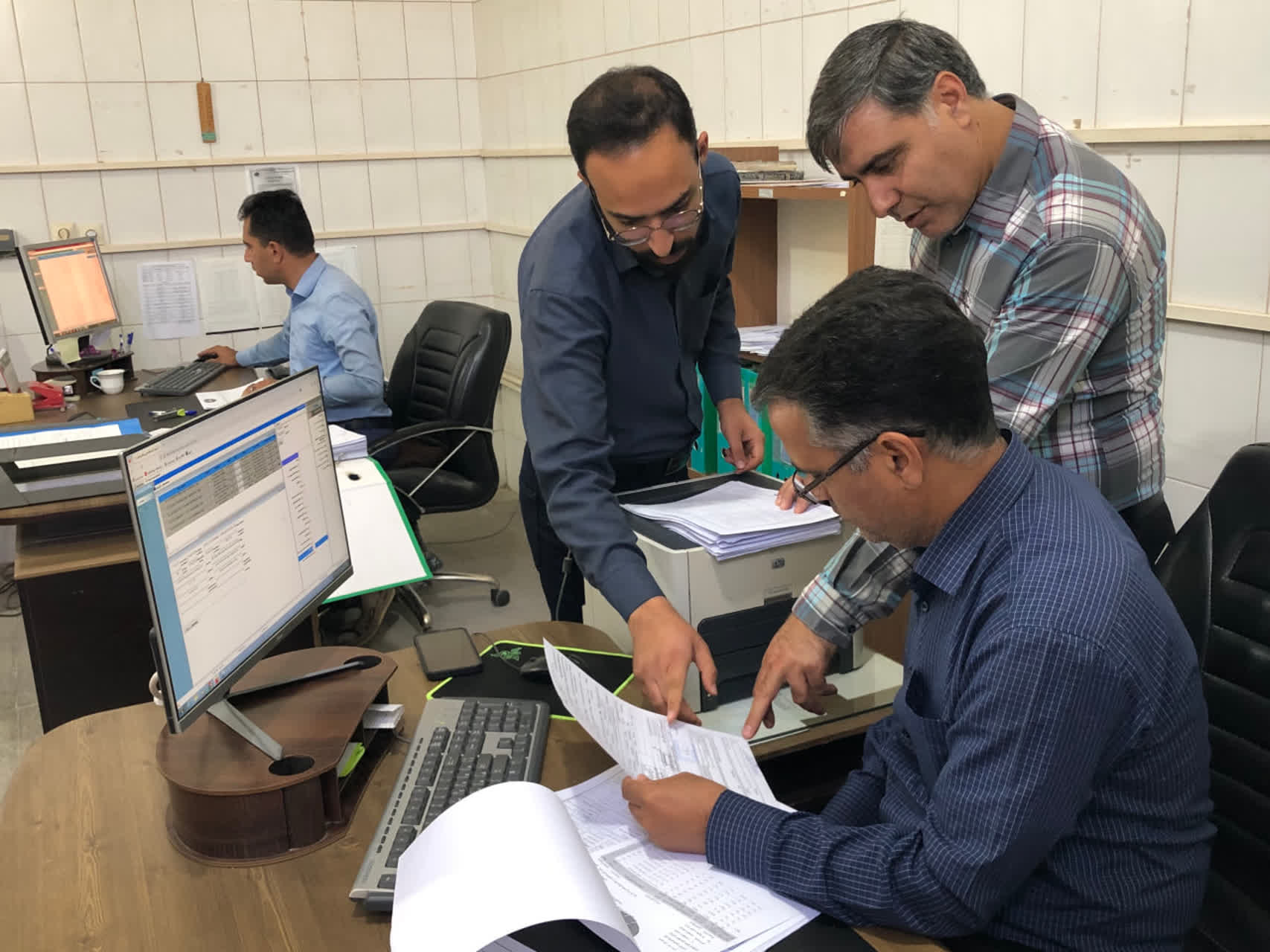 پایش عملکرد و تبادل تجربیات فنی؛ محور بازدید کارشناسان منطقه ۶ از آزمایشگاه استان یزد